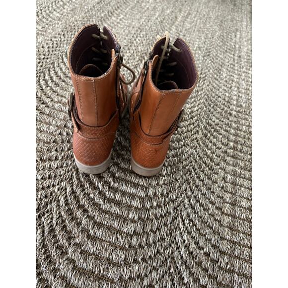 Bedstu Roan Deception Wrap Over Combat Boots - Picture 3 of 6